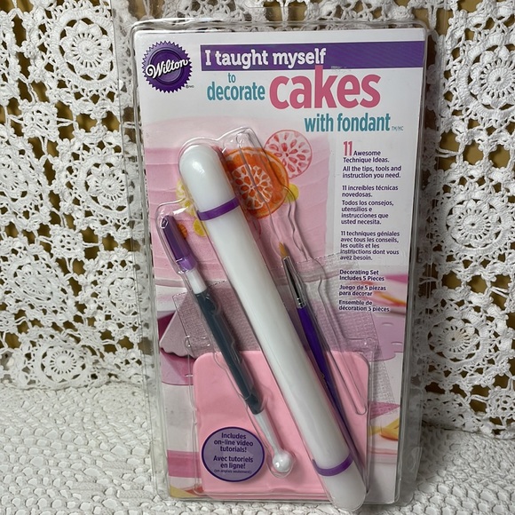 Wilton Cake decorating turntable and tools NEW! - Picture 4 of 5